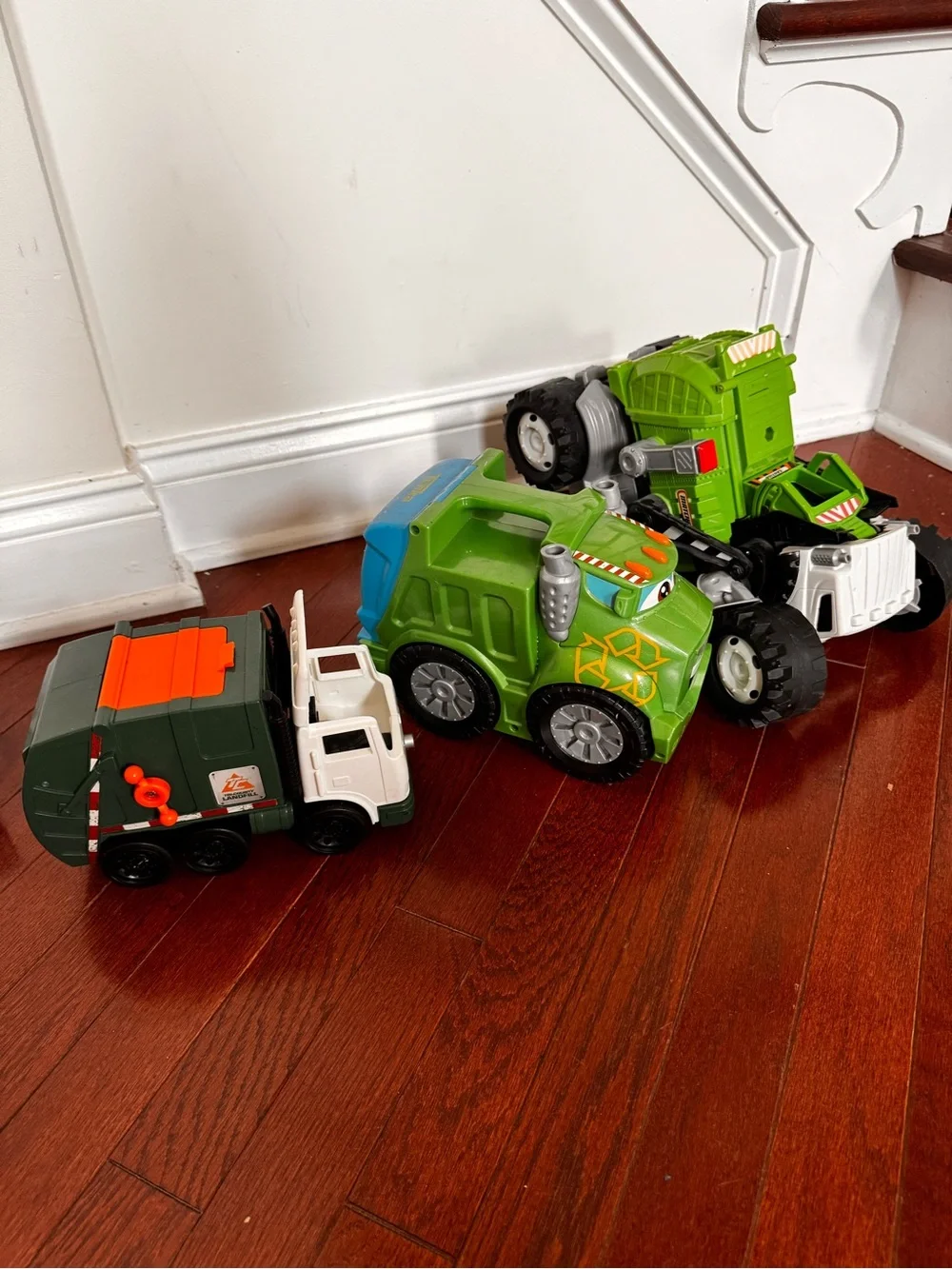 Matchbox stinky the talking truck and 2 other Green Kids trash Trucks - Set of 3